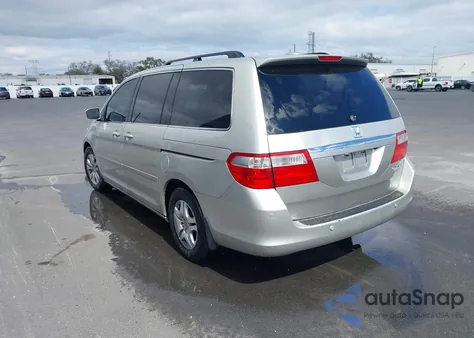 2005 Honda Odyssey Touring z USA, uszkodzony, nr VIN 5FNRL38805B111943